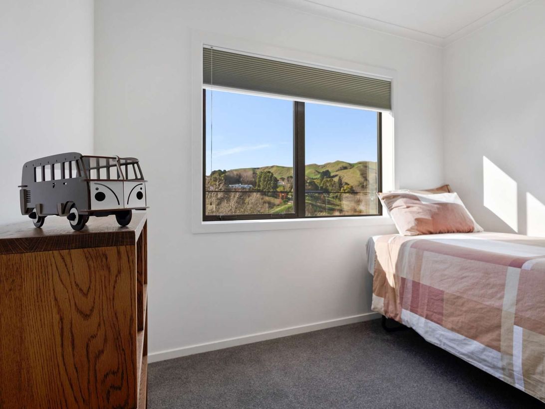 13016083925378323255